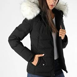 Acheter ❤️ Doudoune Chauffante Capuche Femme Fourrure Budapest Noir Beige de Comme Des Loups 🔔 -Comme Des Loups Soldes comme des loups 199532 BUDAPEST BLACK FOUR NATURAL 20191009T145745 03