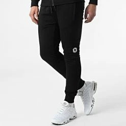 Offres 👏 Ensemble De Survêtement Manhattan Noir de Comme Des Loups 🔔 -Comme Des Loups Soldes comme des loups 307560 MANHATTAN ZIP BLACK 20220310T155441 04