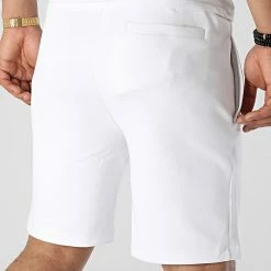 Remise 🛒 Short Jogging Naruto x Sasuke 011 Blanc de Comme Des Loups ⭐ -Comme Des Loups Soldes comme des loups 319788 SHORT NXS 011 WHITE 20220519T140212 04