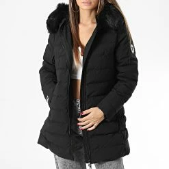 Budget 🎉 Doudoune Chauffante Capuche Fourrure Femme Stockholm Noir de Comme Des Loups 🤩 -Comme Des Loups Soldes comme des loups 341529 STOCKHOLM BLACK FOUR BLACK 20221010T151537 03