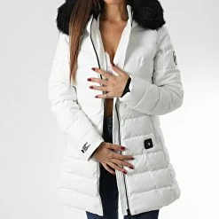 Bon marché ⭐ Doudoune Chauffante Capuche Fourrure Femme Stockholm Blanc Noir de Comme Des Loups 👏 -Comme Des Loups Soldes comme des loups 341535 STOCKHOLM WHITE FOUR BLACK 20221010T151944 03