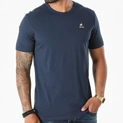 Bon marché 🛒 Tee 👚 Shirt Essential N3 2120200 Bleu Marine de Le Coq Sportif ❤️ -Comme Des Loups Soldes le coq sportif 268456 2120200 20210607T121457 03