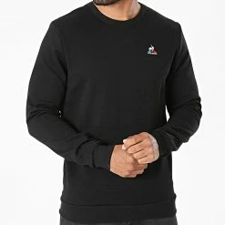 Nouveau 👍 Sweat Crewneck Essential N3 2120204 Noir de Le Coq Sportif 💯 -Comme Des Loups Soldes le coq sportif 268460 2120204 20210607T120851 03