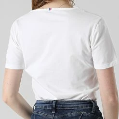 Sortie 🎁 Tee 👕 Shirt Femme Col V 2210511 Blanc de Le Coq Sportif ⭐ -Comme Des Loups Soldes le coq sportif 291684 2210511 20211209T160018 04