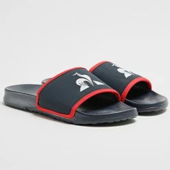 Offres 🎁 Claquettes 2210356 Bleu Marine de Le Coq Sportif 🤩