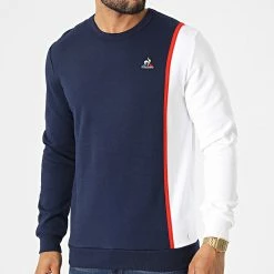 Le moins cher 😉 Sweat Crewneck 2220289 Bleu Marine Blanc de Le Coq Sportif 🎁 -Comme Des Loups Soldes le coq sportif 322070 2220289 20220613T154609 01