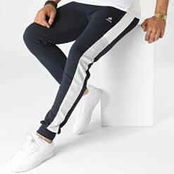 Les meilleures critiques de 👍 Pantalon Jogging 2220301 Bleu Marine de Le Coq Sportif 😀 -Comme Des Loups Soldes le coq sportif 322081 2220301 20220616T162511 03