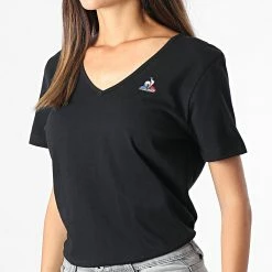 Tout neuf 😉 Tee 👚 Shirt Femme Col V 2220568 Noir de Le Coq Sportif 👏 -Comme Des Loups Soldes le coq sportif 322098 2220568 20220721T161623 03
