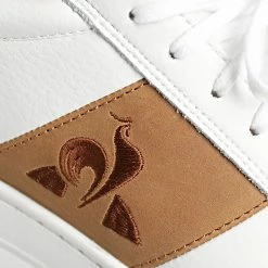 Meilleure affaire 😉 Baskets CourtClassic Workwear Leather 2220251 Optical White Marathon de Le Coq Sportif ✔️ -Comme Des Loups Soldes le coq sportif 324227 2220251 20220621T123209 02