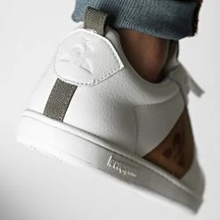 Meilleure affaire 😉 Baskets CourtClassic Workwear Leather 2220251 Optical White Marathon de Le Coq Sportif ✔️ -Comme Des Loups Soldes le coq sportif 324227 2220251 20220621T123212 04