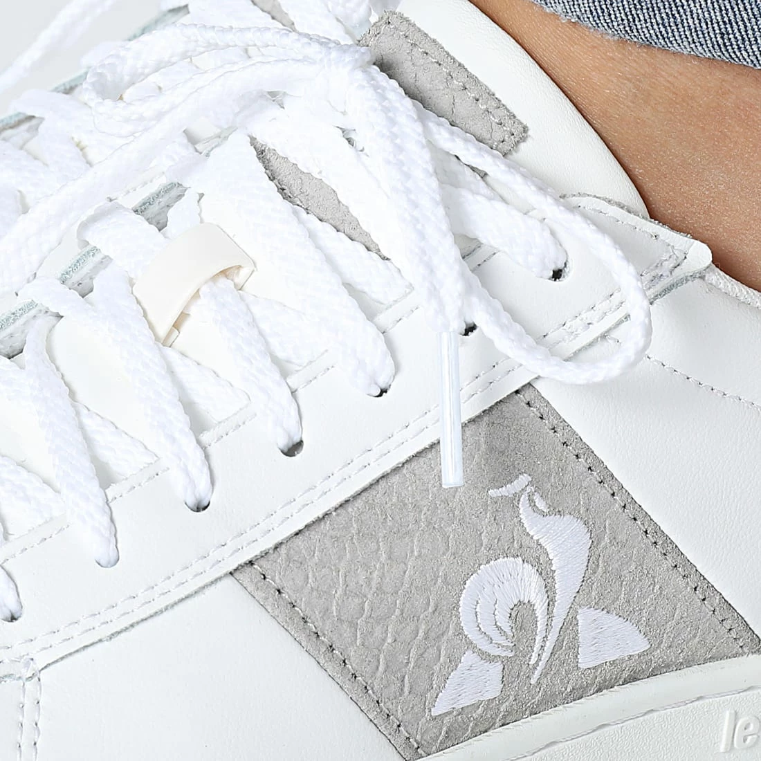 Acheter 🥰 Baskets CourtClassic Animal 2220212 Optical White State Blue de Le Coq Sportif 🌟 4 Acheter 🥰 Baskets CourtClassic Animal 2220212 Optical White State Blue de Le Coq Sportif 🌟 – Image 2