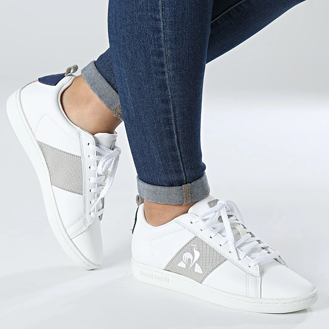 Acheter 🥰 Baskets CourtClassic Animal 2220212 Optical White State Blue de Le Coq Sportif 🌟 5 Acheter 🥰 Baskets CourtClassic Animal 2220212 Optical White State Blue de Le Coq Sportif 🌟 – Image 3