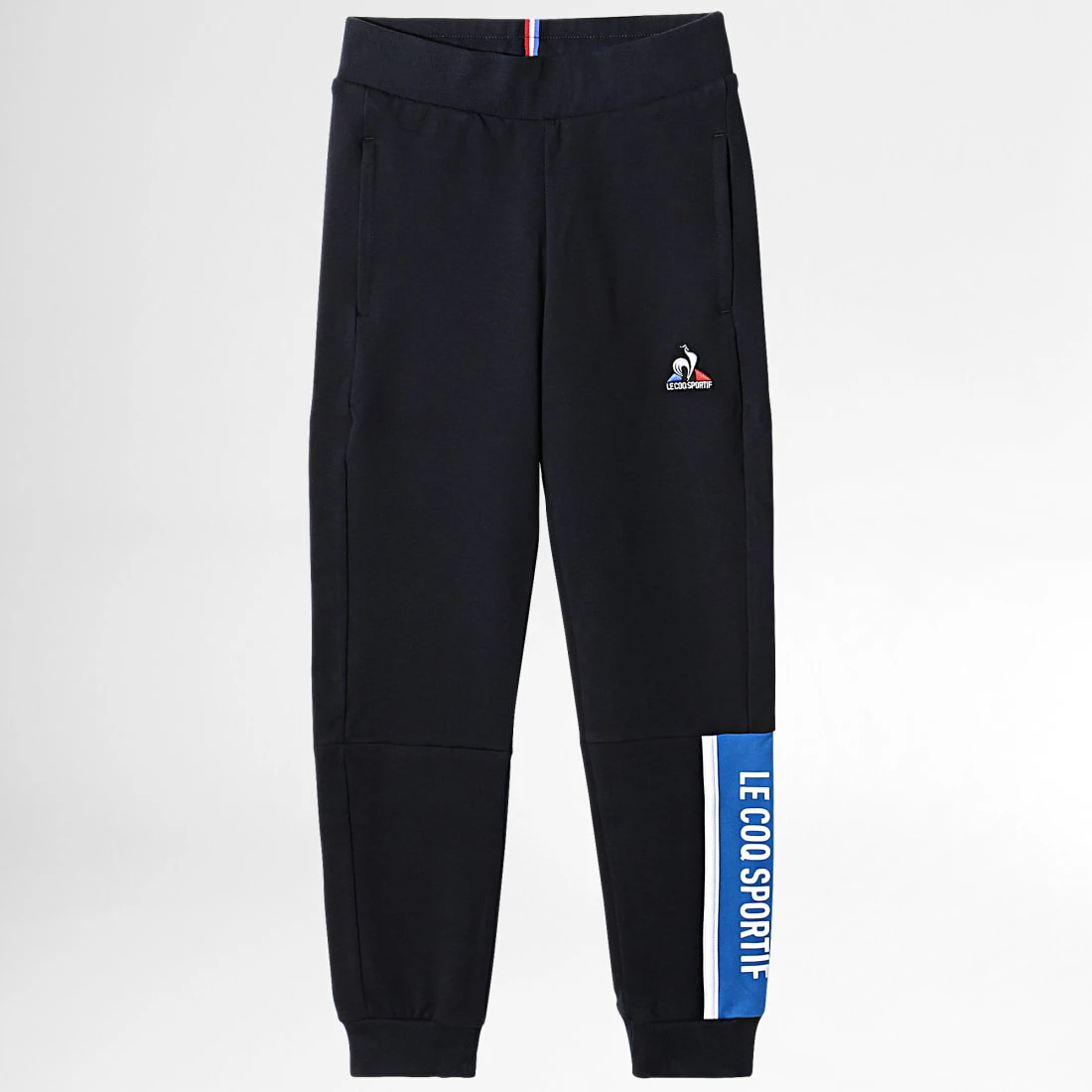Sortie 🧨 Pantalon Jogging Enfant 2210510 Bleu Marine de Le Coq Sportif ✨ 3 Sortie 🧨 Pantalon Jogging Enfant 2210510 Bleu Marine de Le Coq Sportif ✨
