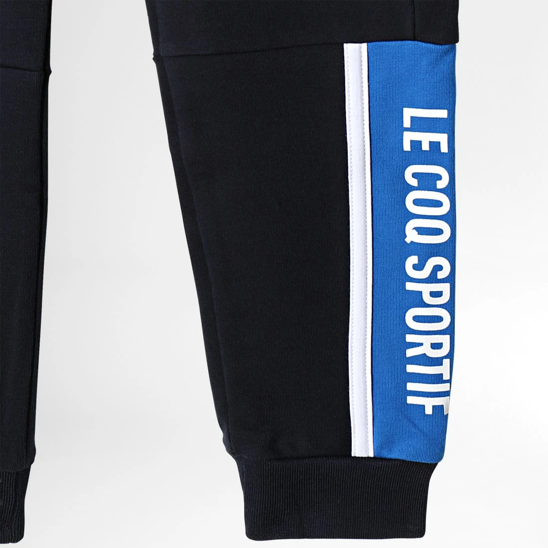 Sortie 🧨 Pantalon Jogging Enfant 2210510 Bleu Marine de Le Coq Sportif ✨ 4 Sortie 🧨 Pantalon Jogging Enfant 2210510 Bleu Marine de Le Coq Sportif ✨ – Image 2