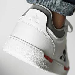 Grosses soldes 🌟 Baskets Stadium Tricolore 2220247 Optical White de Le Coq Sportif 🎉 9 Grosses soldes 🌟 Baskets Stadium Tricolore 2220247 Optical White de Le Coq Sportif 🎉 -Comme Des Loups Soldes le coq sportif 326868 2220247 20220705T144749 04