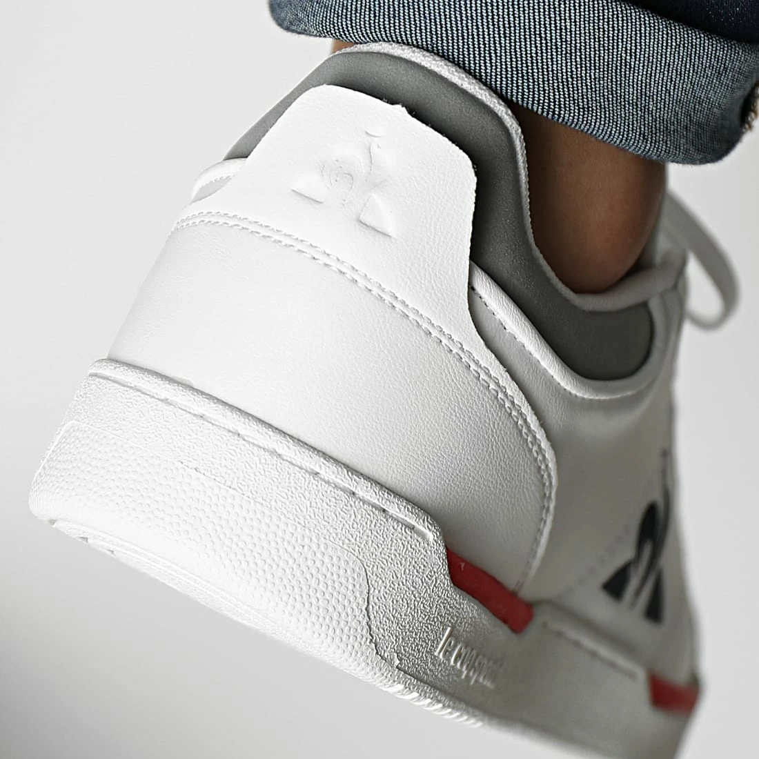 Grosses soldes 🌟 Baskets Stadium Tricolore 2220247 Optical White de Le Coq Sportif 🎉 6 Grosses soldes 🌟 Baskets Stadium Tricolore 2220247 Optical White de Le Coq Sportif 🎉 – Image 4