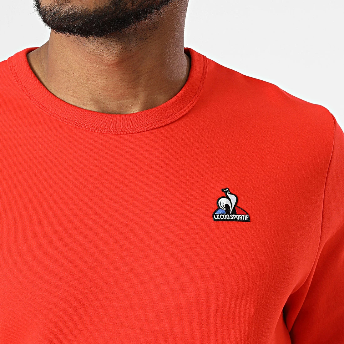 Offres ✨ Sweat Crewneck 2221037 Rouge de Le Coq Sportif 🔔 4 Offres ✨ Sweat Crewneck 2221037 Rouge de Le Coq Sportif 🔔 – Image 2